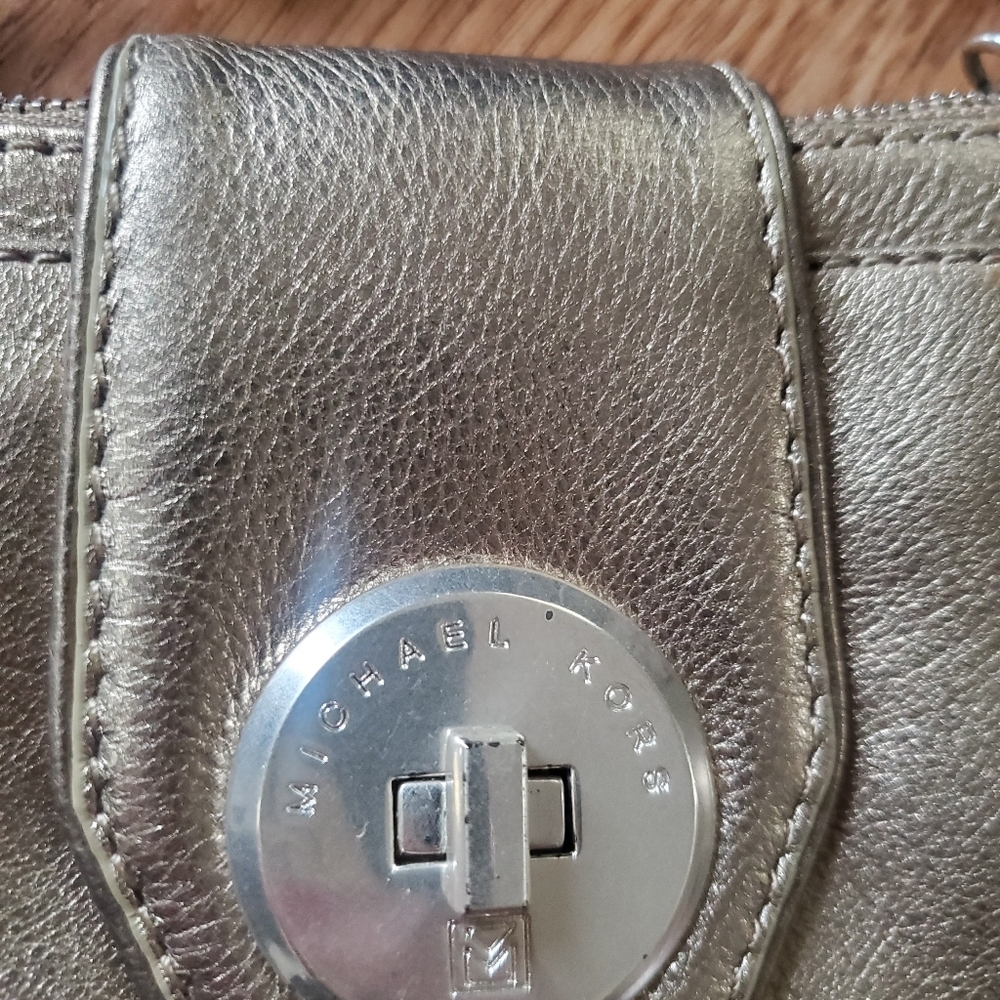 Michael Kors Sant Afe Gold Women's Wristlet NWT - Picture 3 of 5